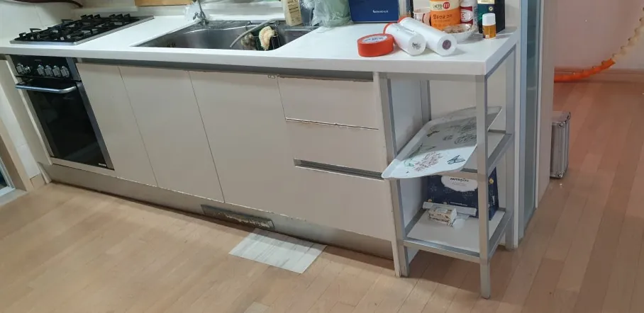 작업 전 싱크대 하부
