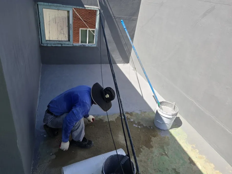 벽 하단부터 시트 작업