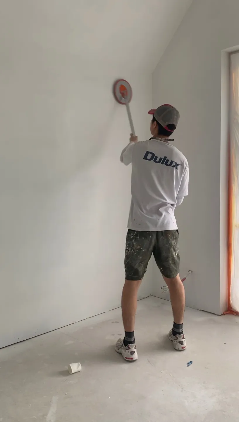페인트 평활도를 위한 샌딩 작업