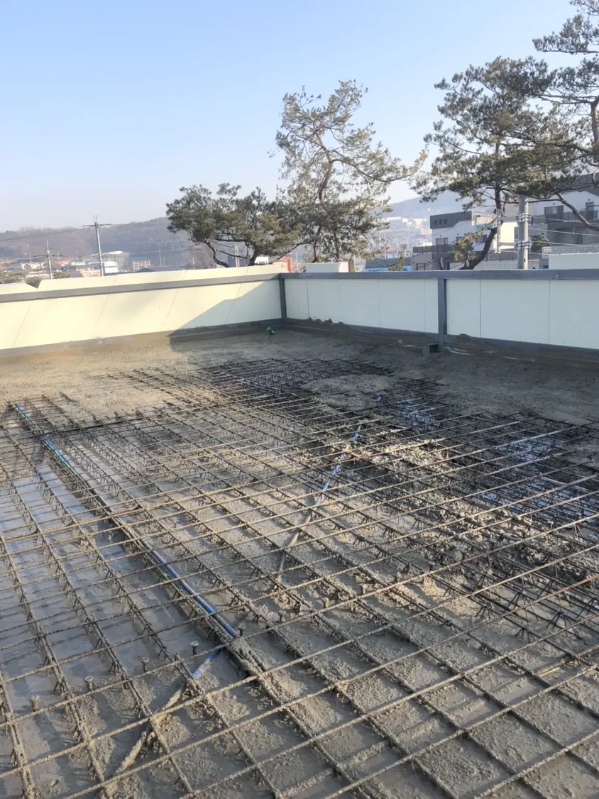 경기 파주시 조리읍 미장·콘크리트 타설 전 옥상 배근 상태