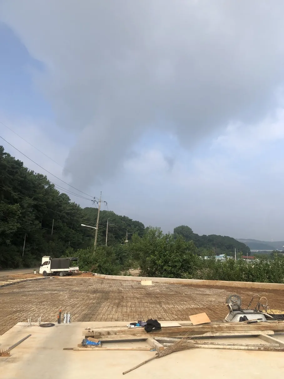경기 파주시 파주읍 미장·콘크리트 철근 배근된 마당 바닥