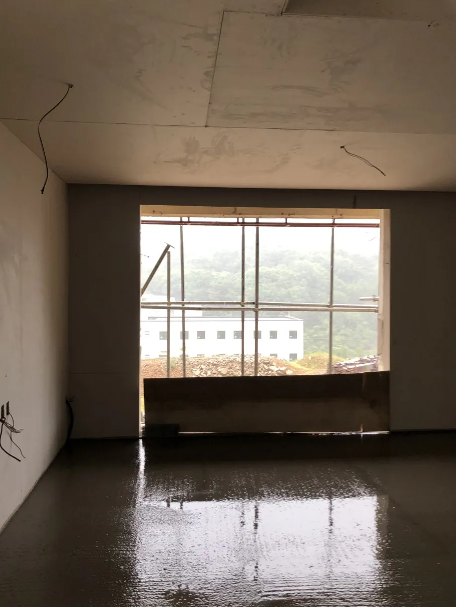 인천 옹진군 영흥면 미장·콘크리트 타설 마친 거실 바닥