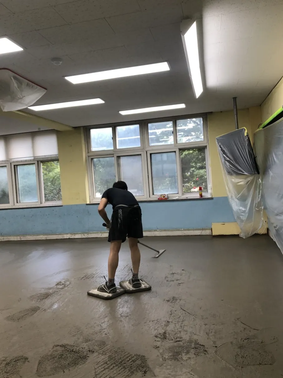 경기 광명시 미장·콘크리트 장칼로 넓은 면 밀기